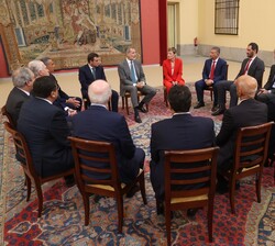 Su Majestad el Rey recibe en audiencia a los miembros del Comité de Honor y principales responsables de la Federación Española de Baloncesto, con ocas